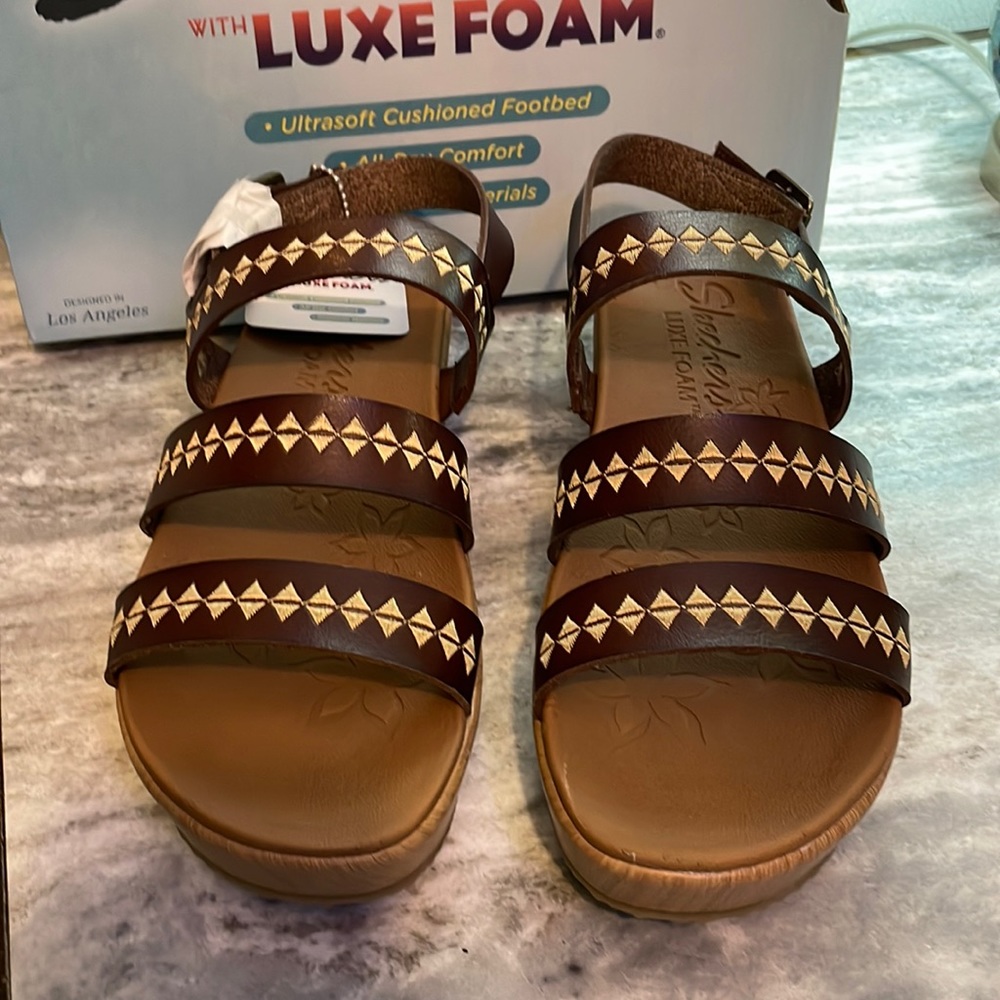 Skechers women’s size 7 platform wedge sandals nwt